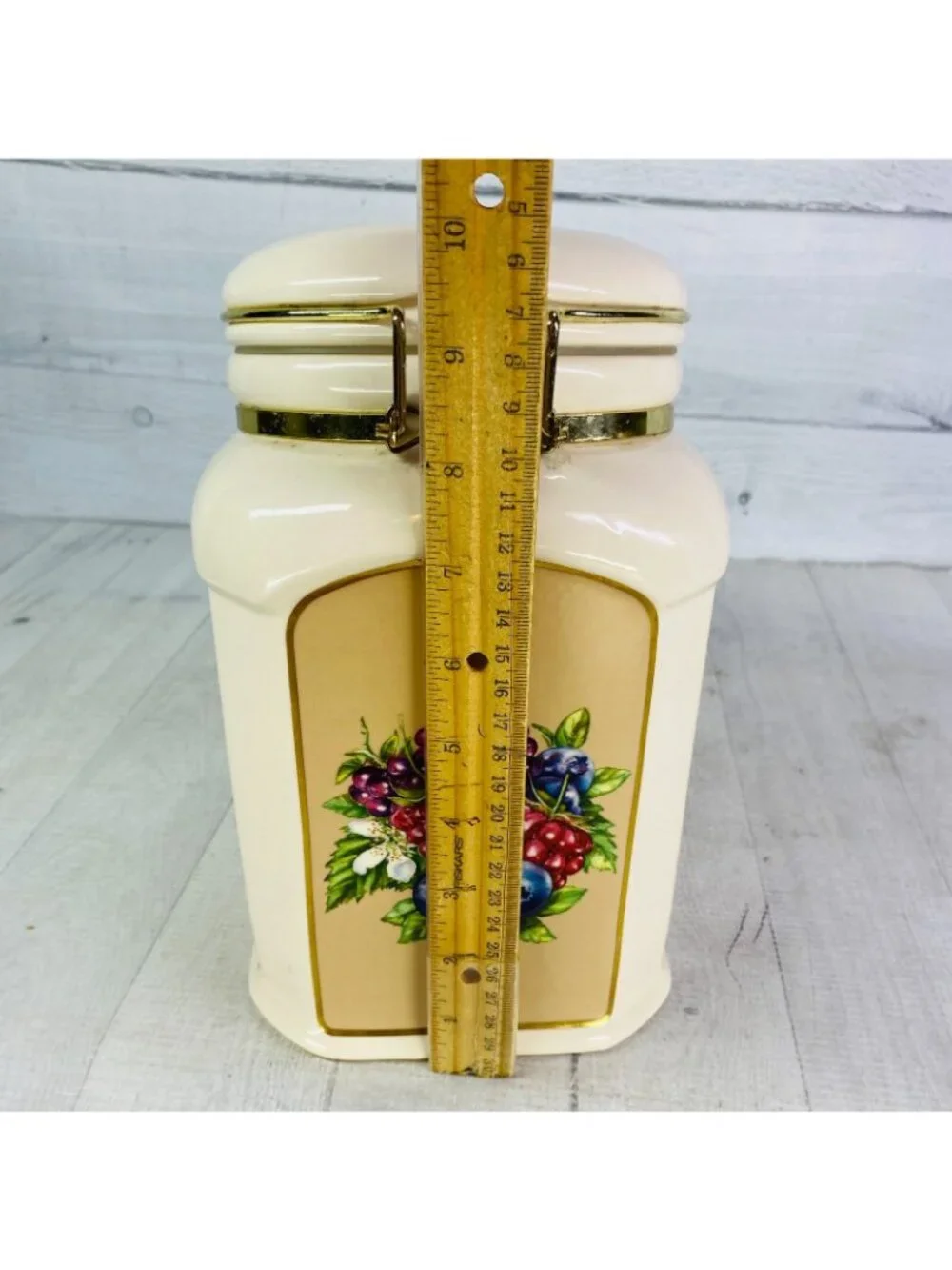 Knott's Berry Farm STRAWBERRY BLUEBERRIES Floral Ceramic Ivory 10